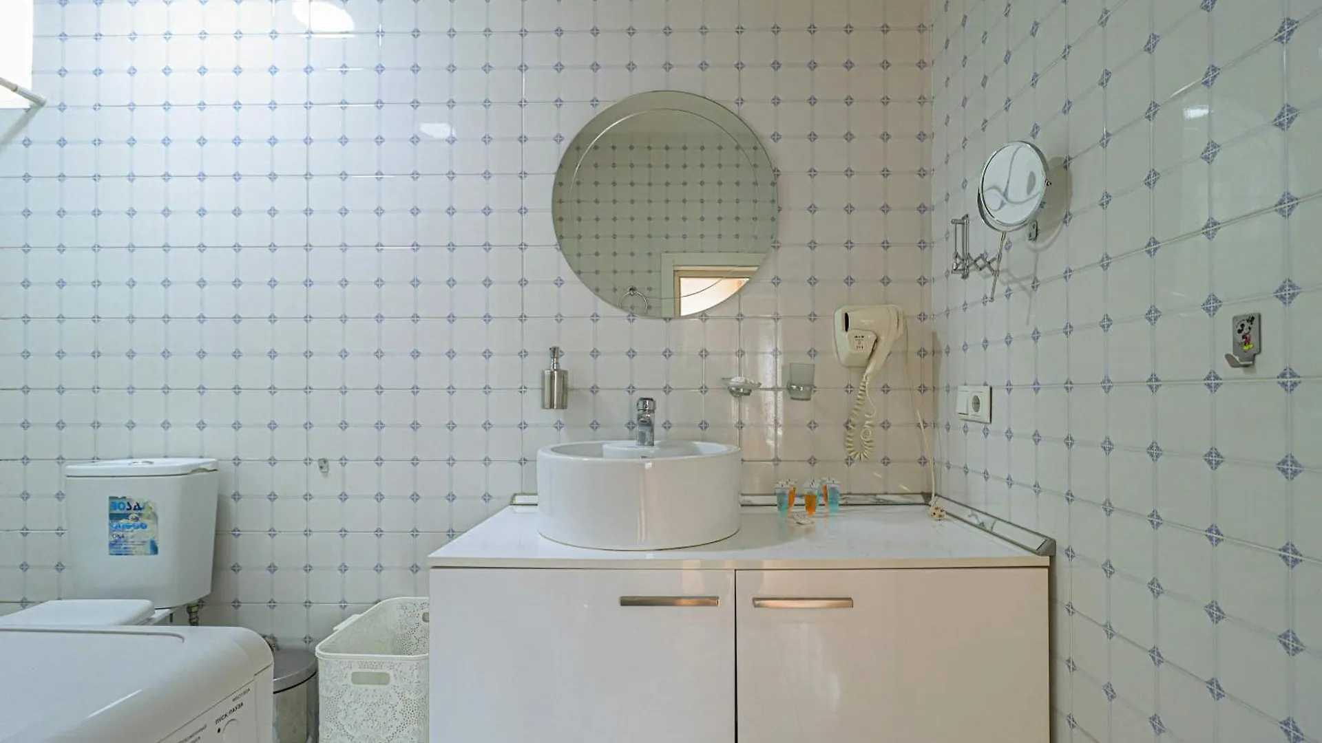 2 Bedroom Apartment Behind Opera House Tbilissi 0*,  Géorgie
