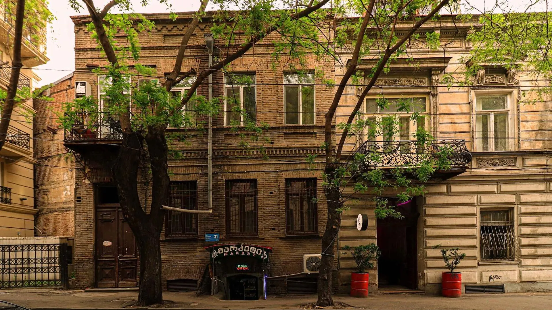 2 Bedroom Apartment Behind Opera House Tbilissi