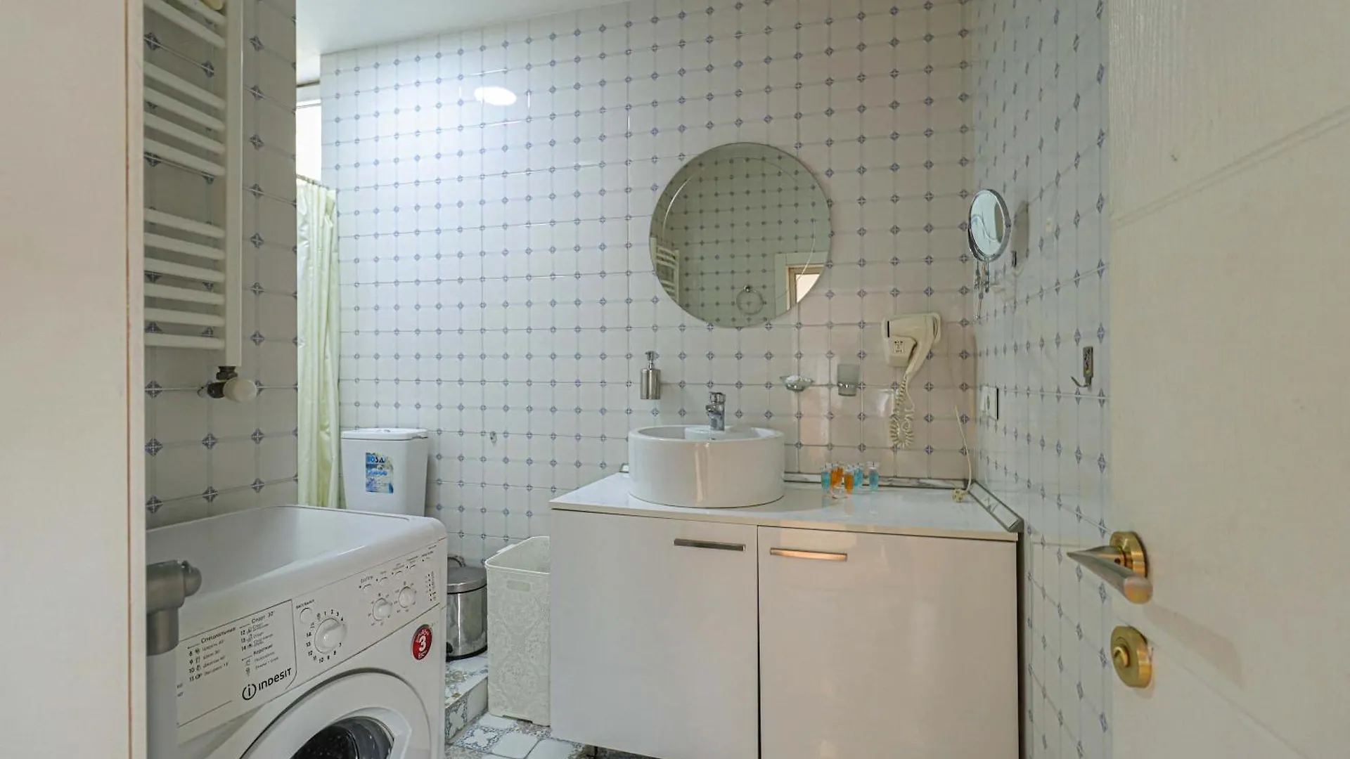 2 Bedroom Apartment Behind Opera House Tbilissi