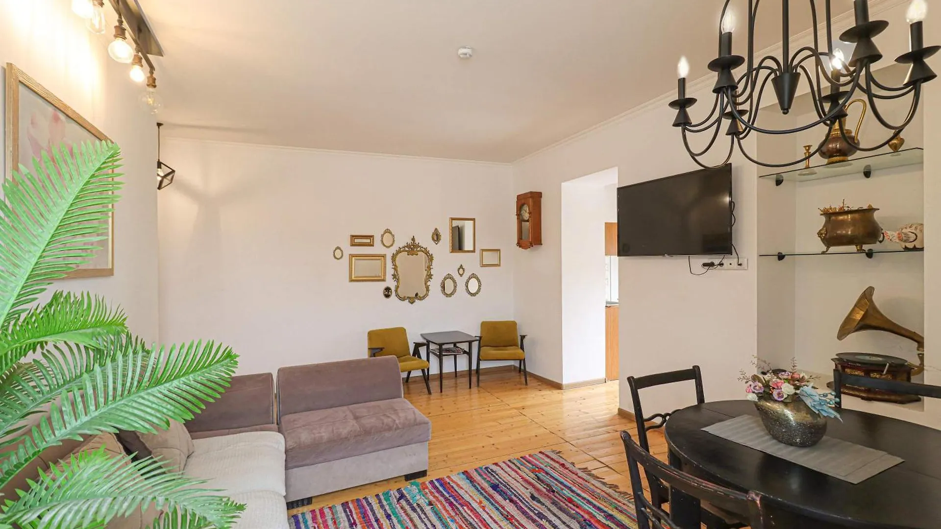 2 Bedroom Apartment Behind Opera House Tbilissi