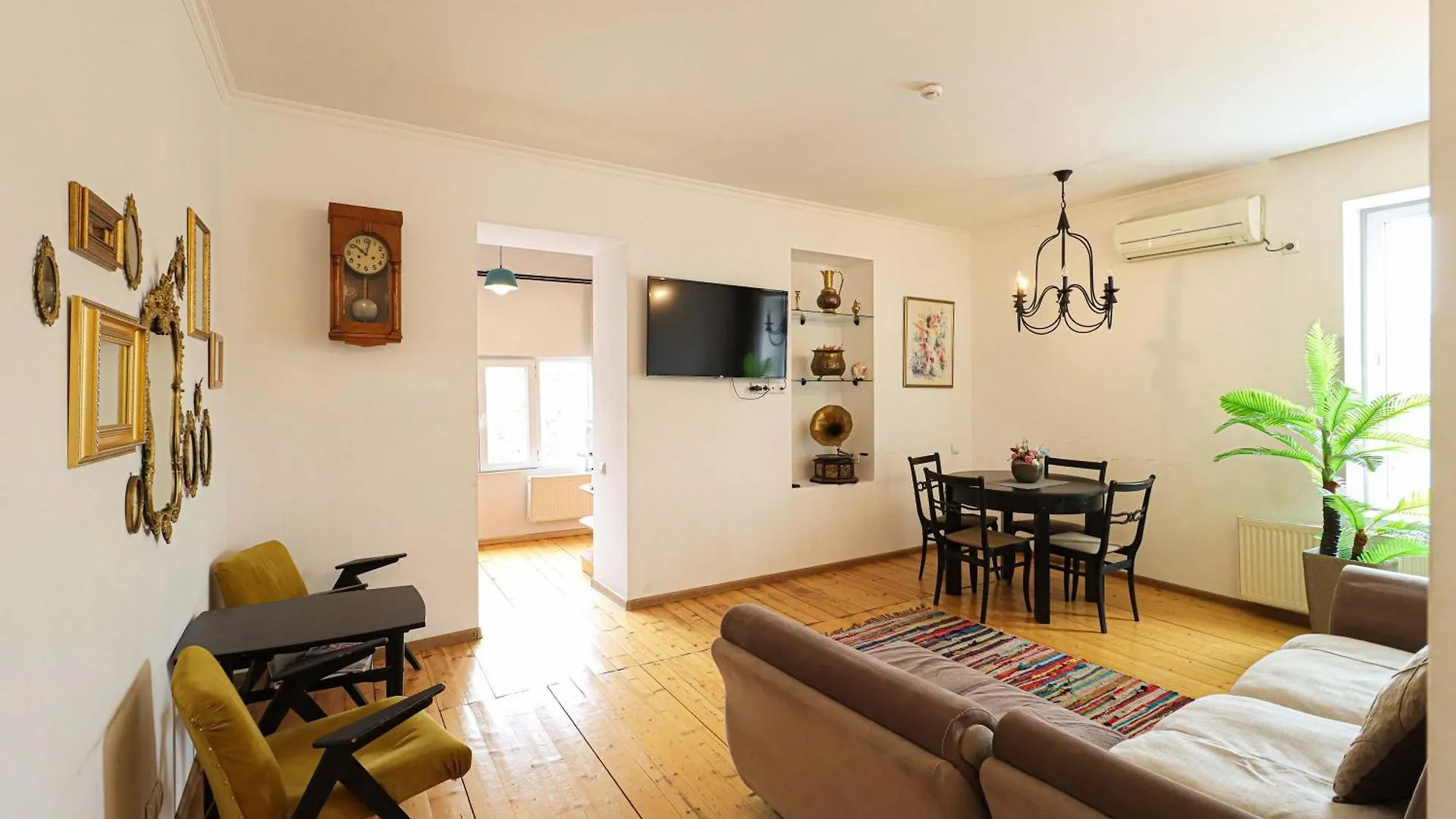 2 Bedroom Apartment Behind Opera House Tbilissi