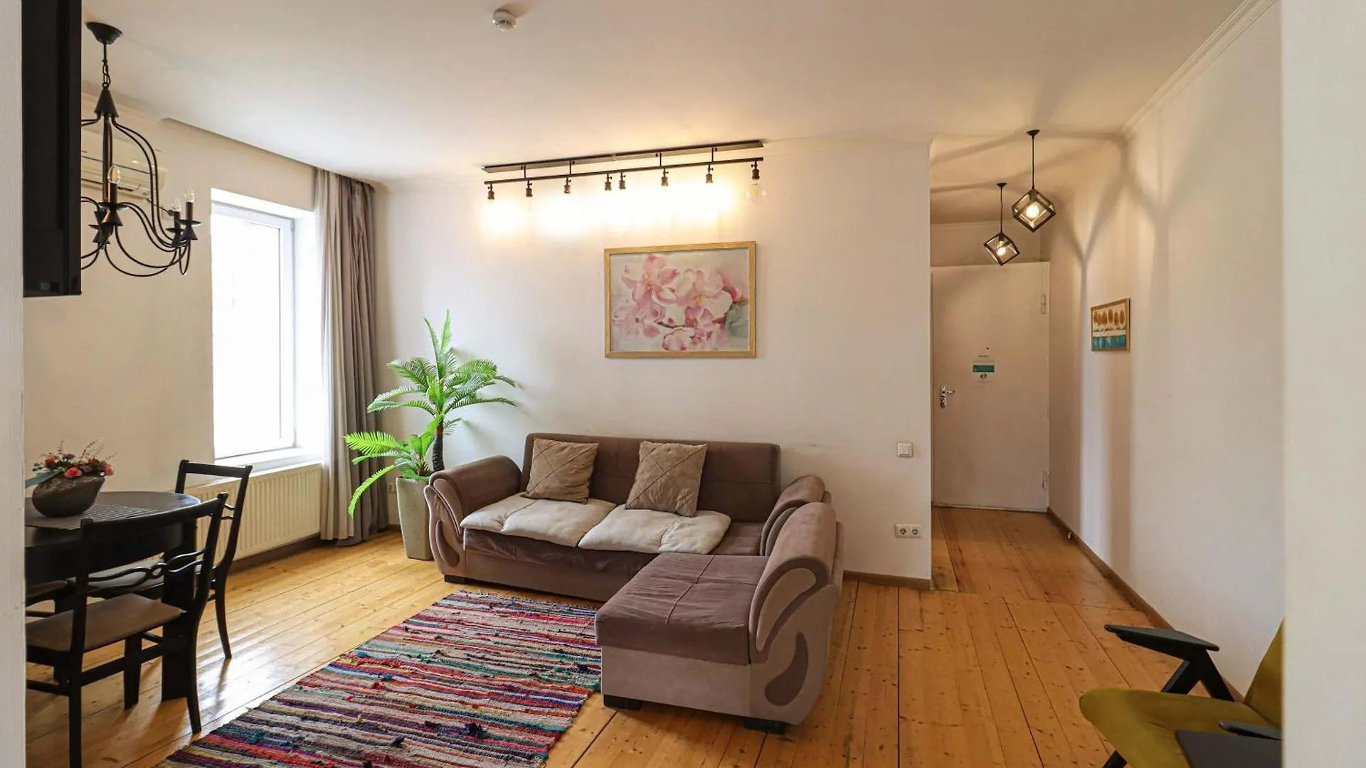 2 Bedroom Apartment Behind Opera House Tbilissi